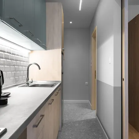 New Yorker, Nilie Hospitality Mgmt Apartment *