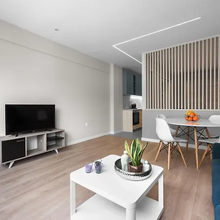 New Yorker, Nilie Hospitality Mgmt Apartment
