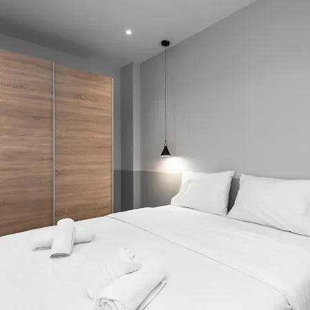 New Yorker, Nilie Hospitality Mgmt Apartment