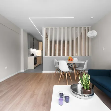 New Yorker, Nilie Hospitality Mgmt Apartment